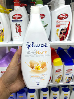 شامپو بدن جانسون (Johnson’s) مدل Clean & Protect 3 با رایحه شکوفه بادام - ۷۵۰ میلیلیتر (ساخت ایتالیا)