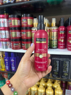 اسپری دو فاز محافظ حرارتی مو ترسمه (TRESemmé) مدل Keratin Smooth – ۲۰۰ میلیلیتر (ساخت لهستان)