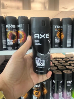 اسپری دئودورانت مردانه آکس (Axe) مدل بلک فرزن (Black Frozen) - رایحه سیب سرد شده و چوب سدر